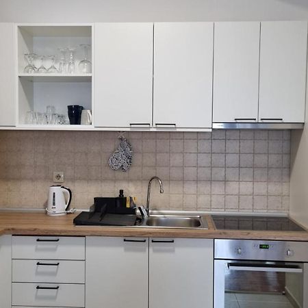 Grove Apartment + Free Parking Нови-Сад Экстерьер фото