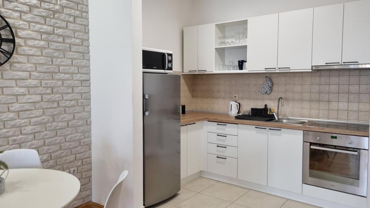 Grove Apartment + Free Parking Нови-Сад Экстерьер фото