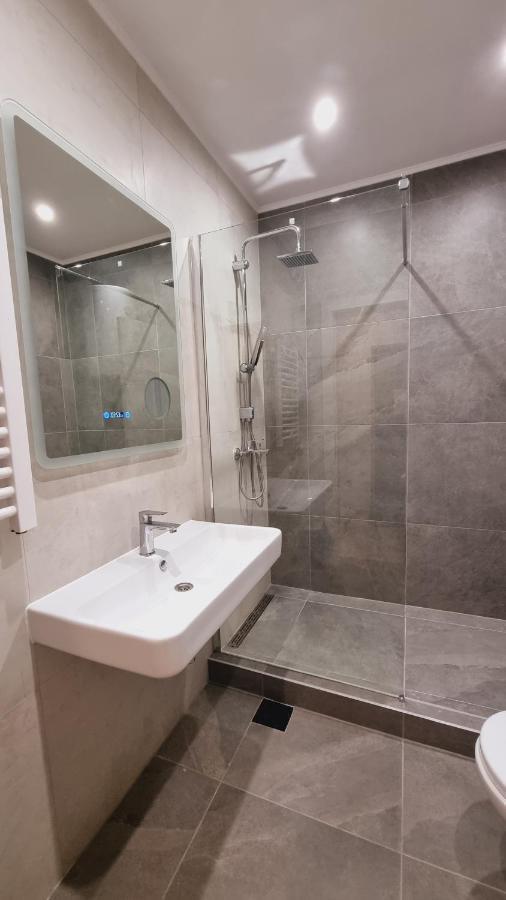 Grove Apartment + Free Parking Нови-Сад Экстерьер фото