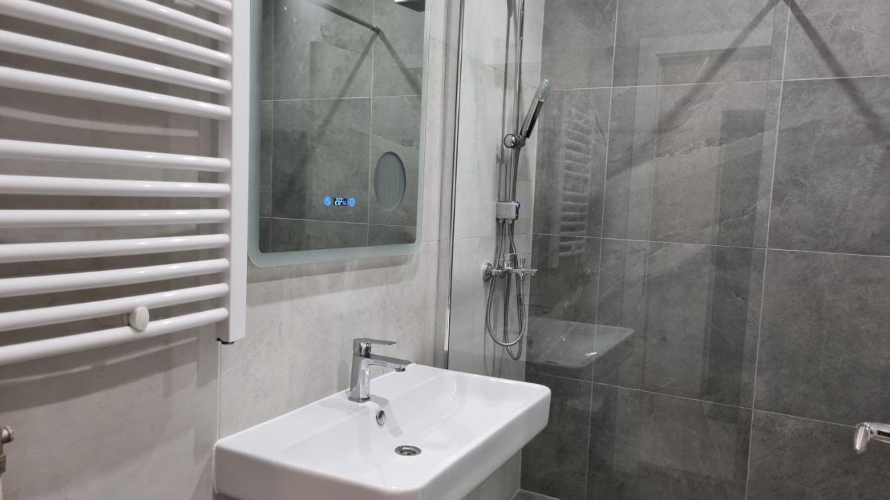 Grove Apartment + Free Parking Нови-Сад Экстерьер фото