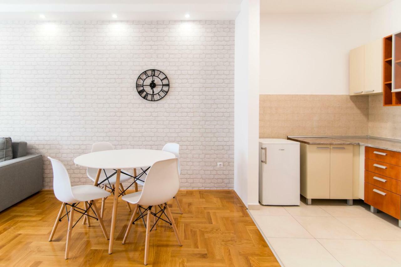 Grove Apartment + Free Parking Нови-Сад Экстерьер фото