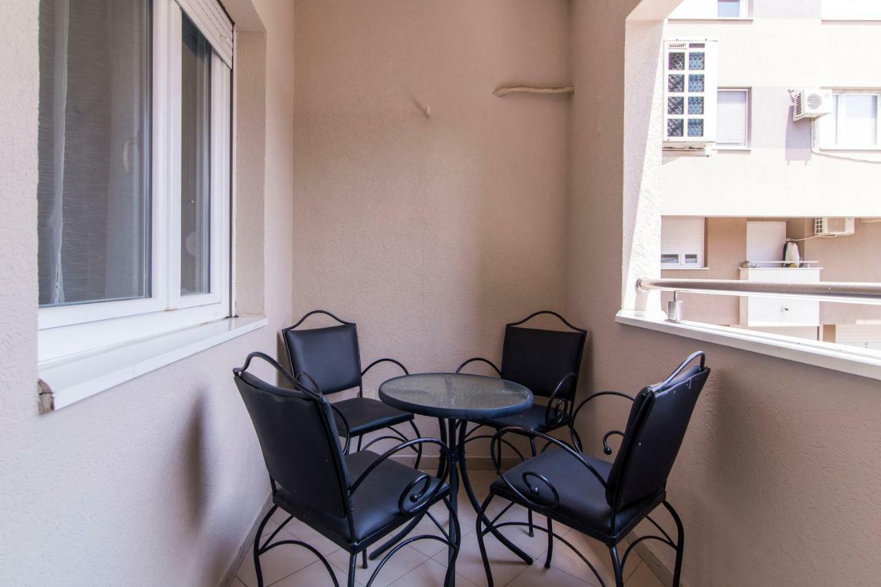 Grove Apartment + Free Parking Нови-Сад Экстерьер фото